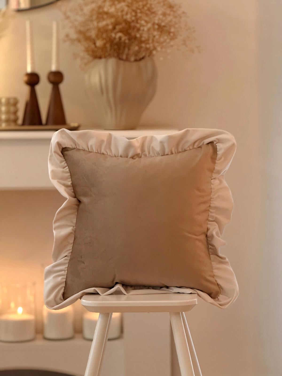 Fırfırlı Kadife Kırlent Kılıfı 40x40 cm Bej-Krem