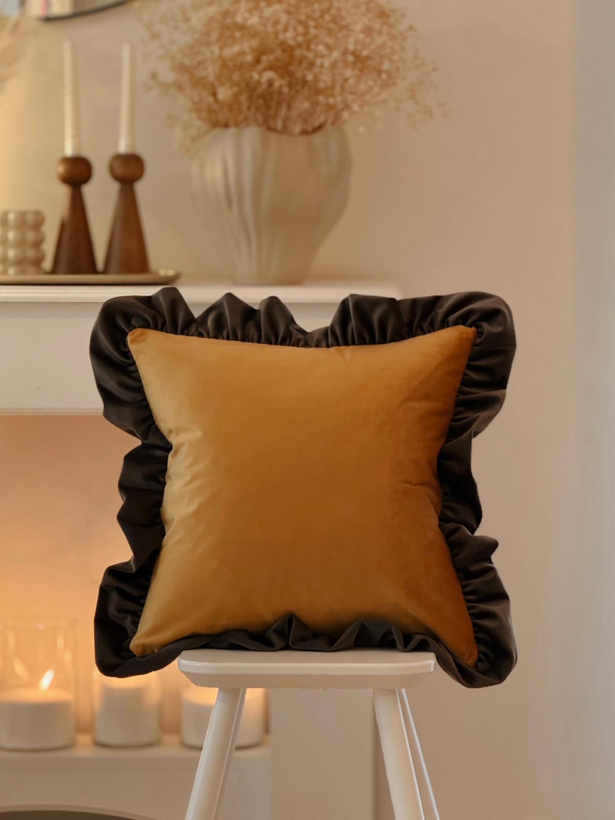 Fırfırlı Kadife Kırlent Kılıfı 40x40 cm Hardal Sarı-Antrasit