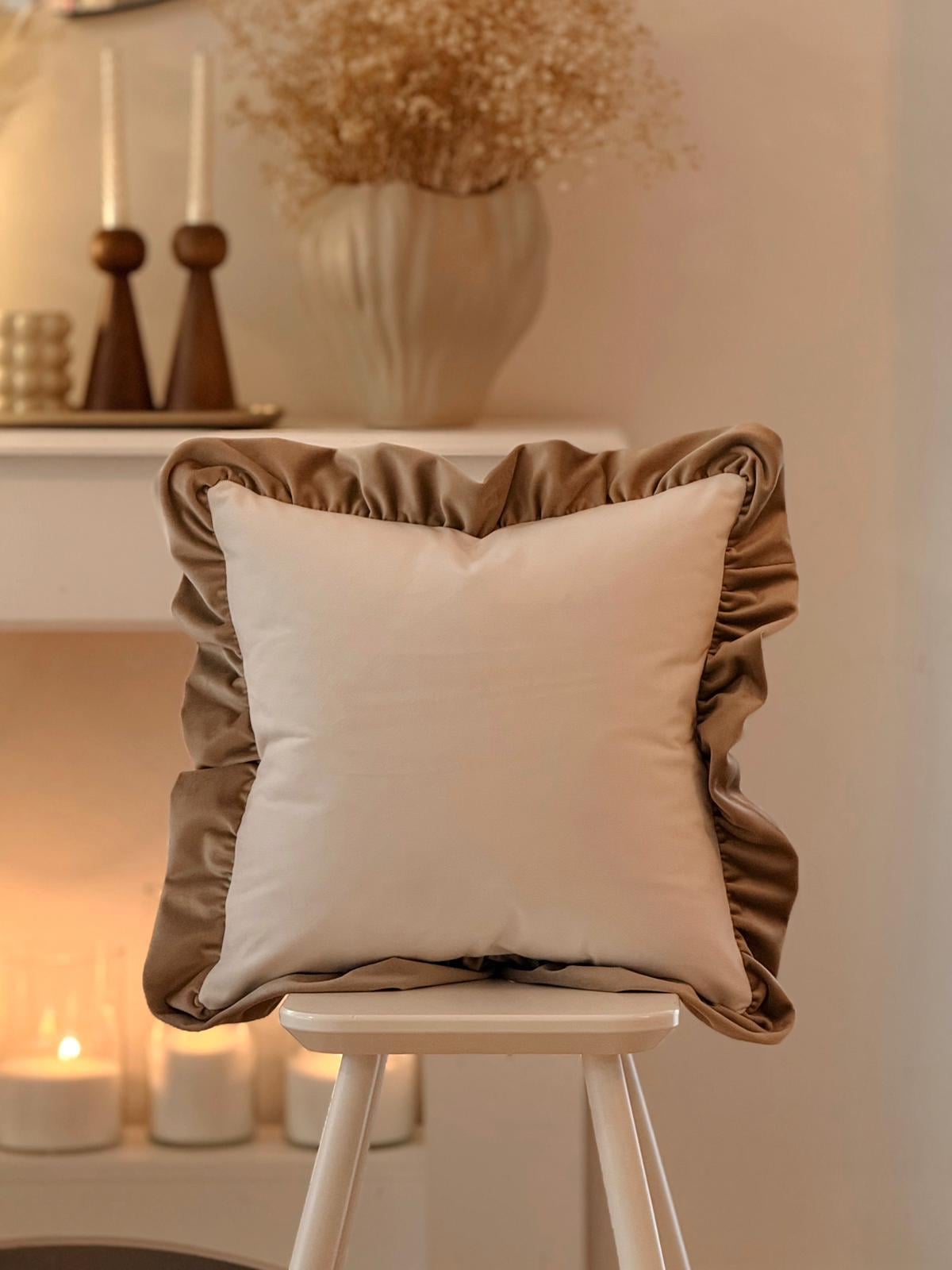 Fırfırlı Kadife Kırlent Kılıfı 40x40 cm Krem-Bej