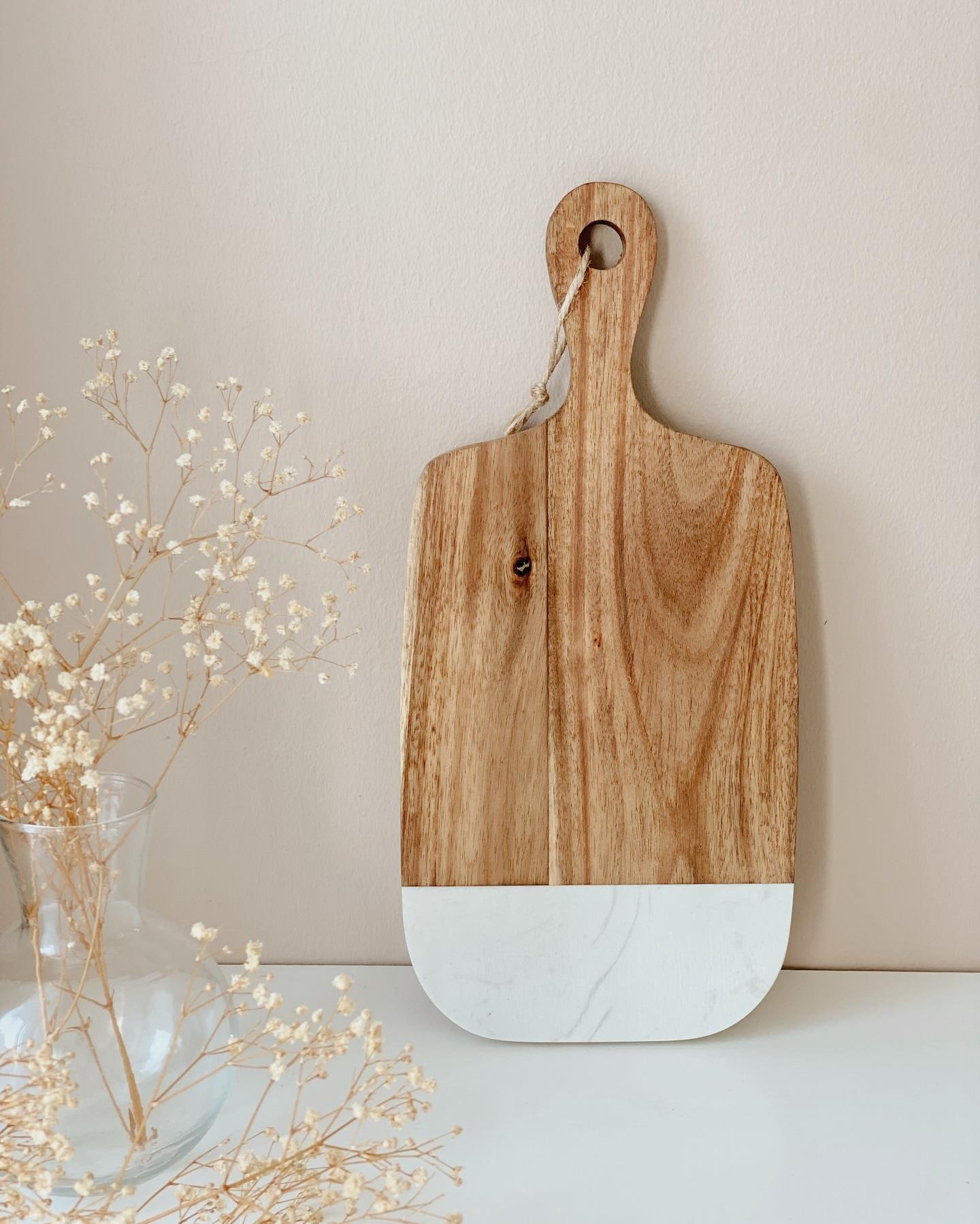 Mermer Detaylı Ahşap Sunum Tahtası Kulplu 32 cm
