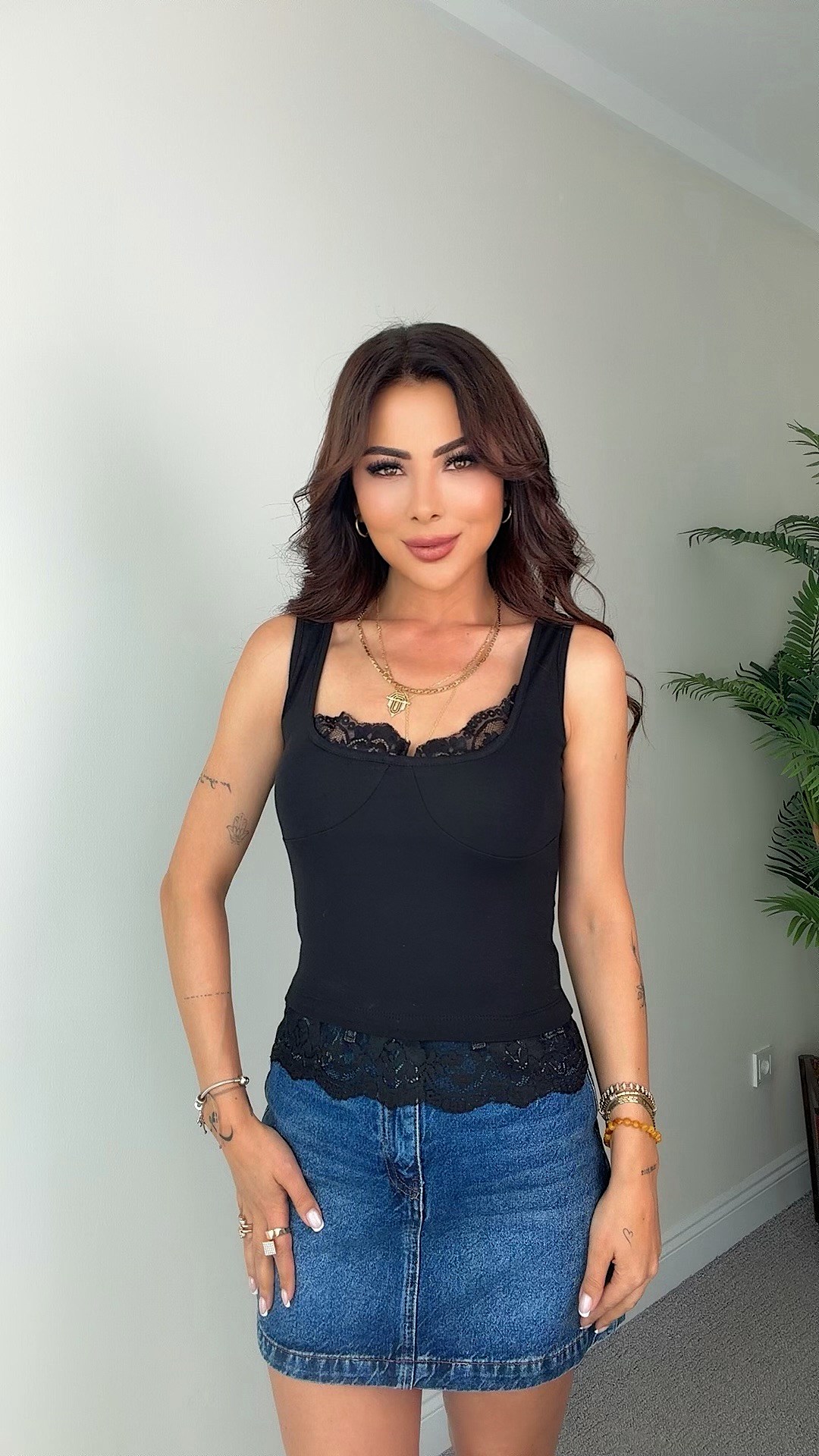 Cie Kadın Dekolte Dantel Detaylı Siyah Atlet Bluz