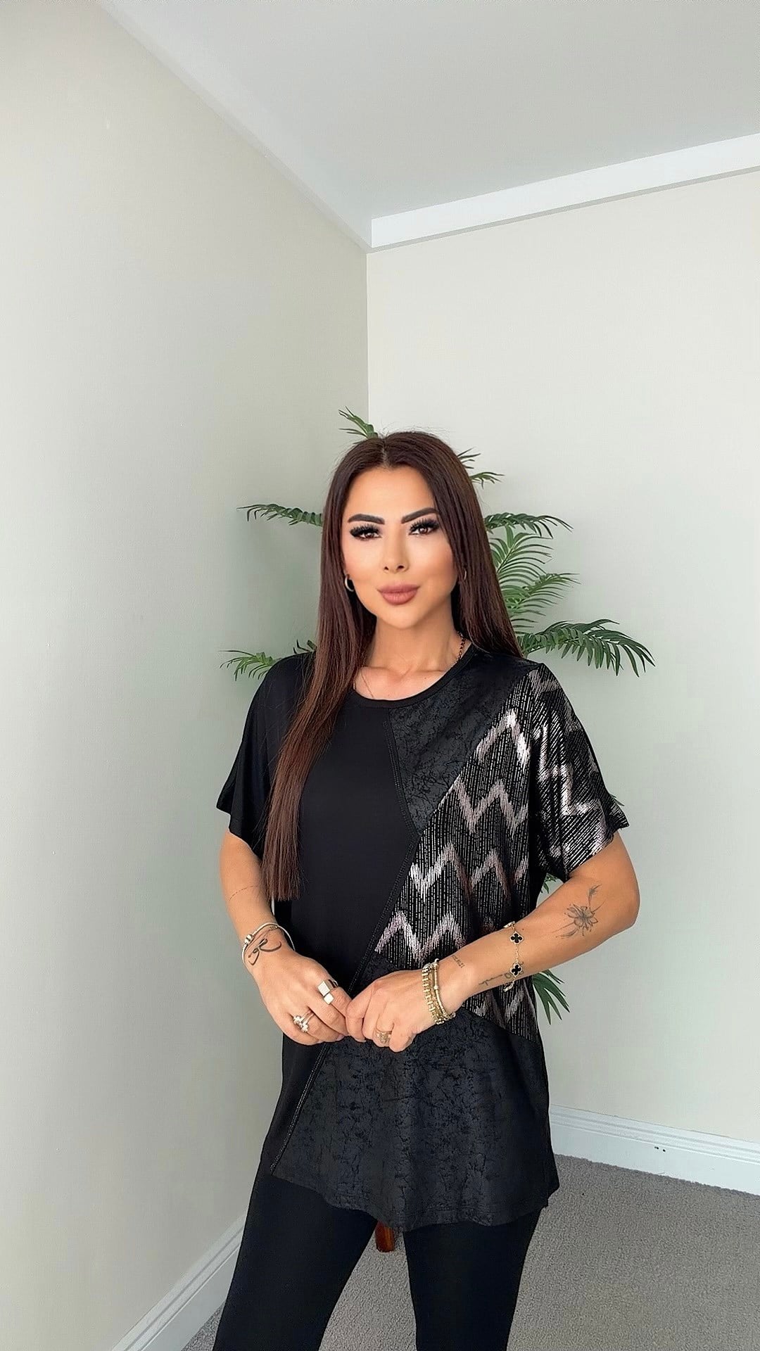 Genza Kadın Varak ve Deri Detaylı Siyah Bluz