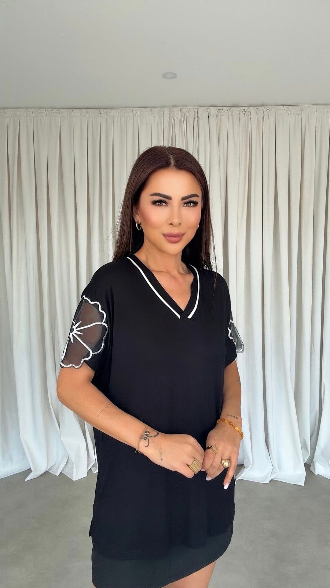 Hasen Kadın Kol Çiçek Detaylı Siyah Bluz