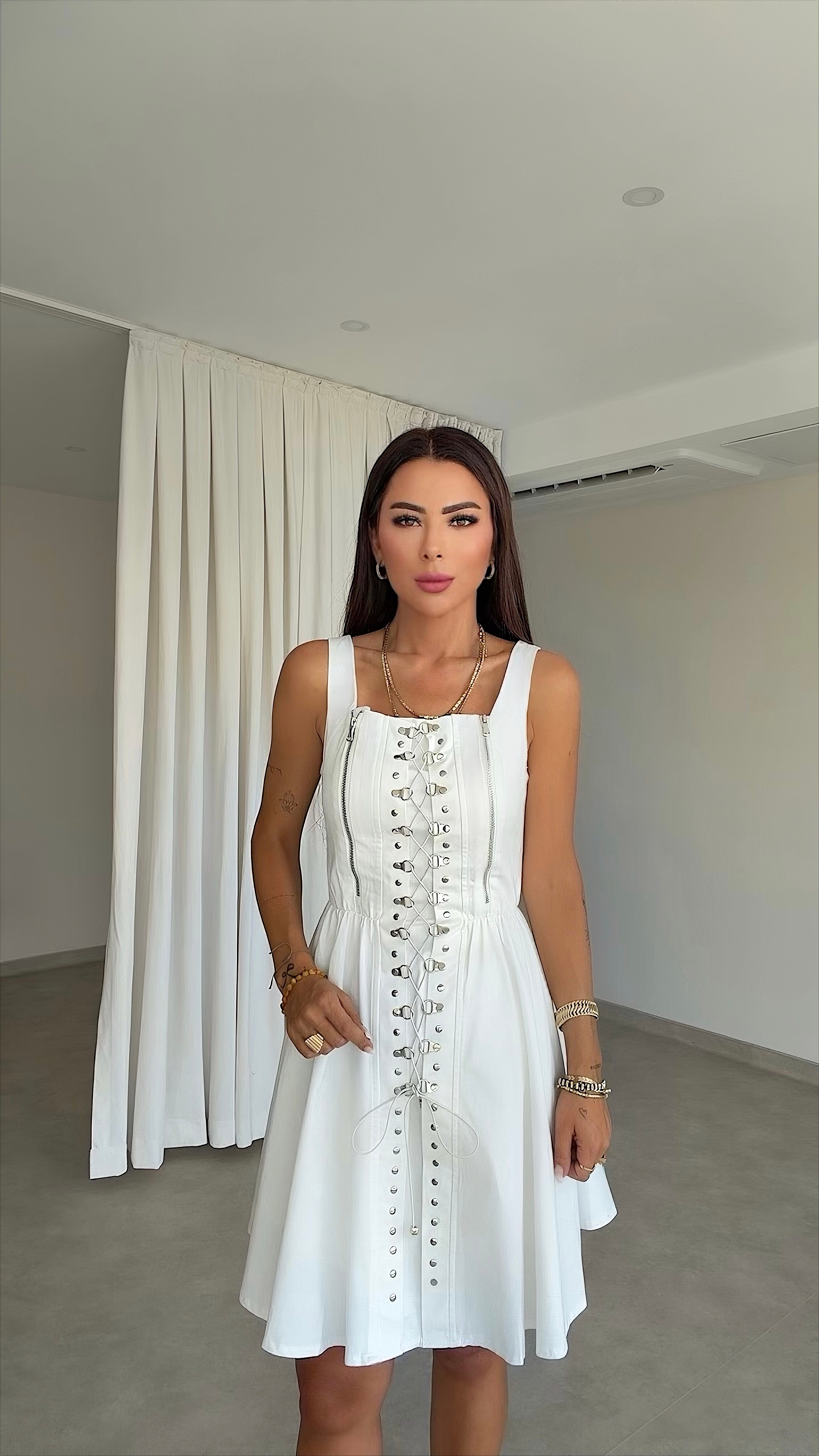 Hendie Kadın Korse Bağlama Detaylı Beyaz Elbise