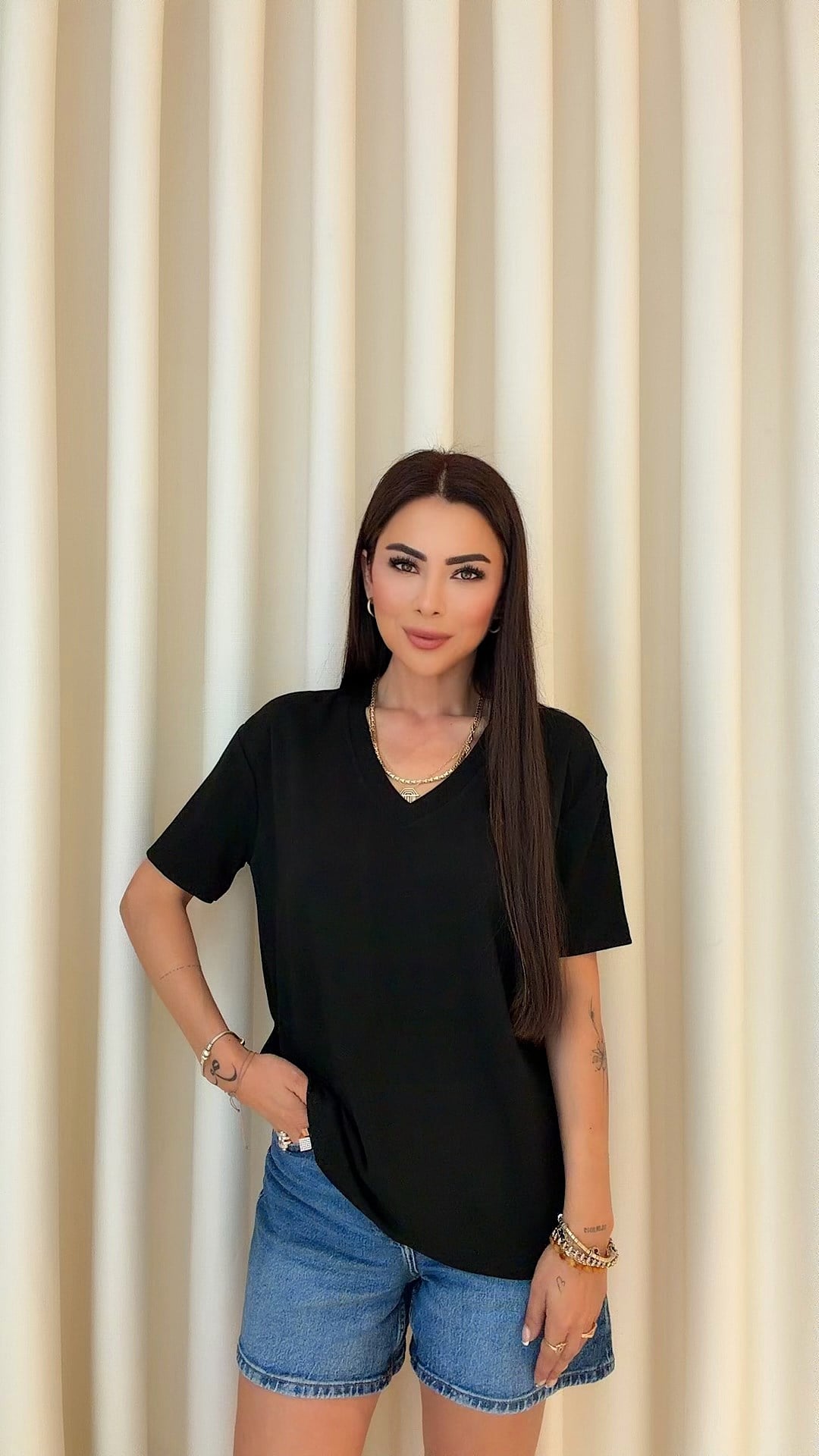 Mere Kadın V Yaka Basic Siyah T-shirt