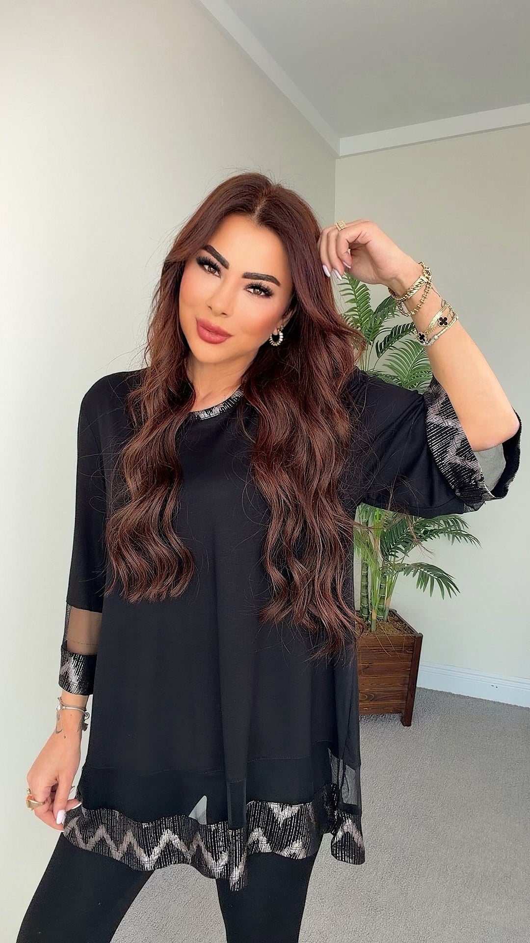 Samni Kadın Etek Ucu Varak Detaylı Siyah Bluz