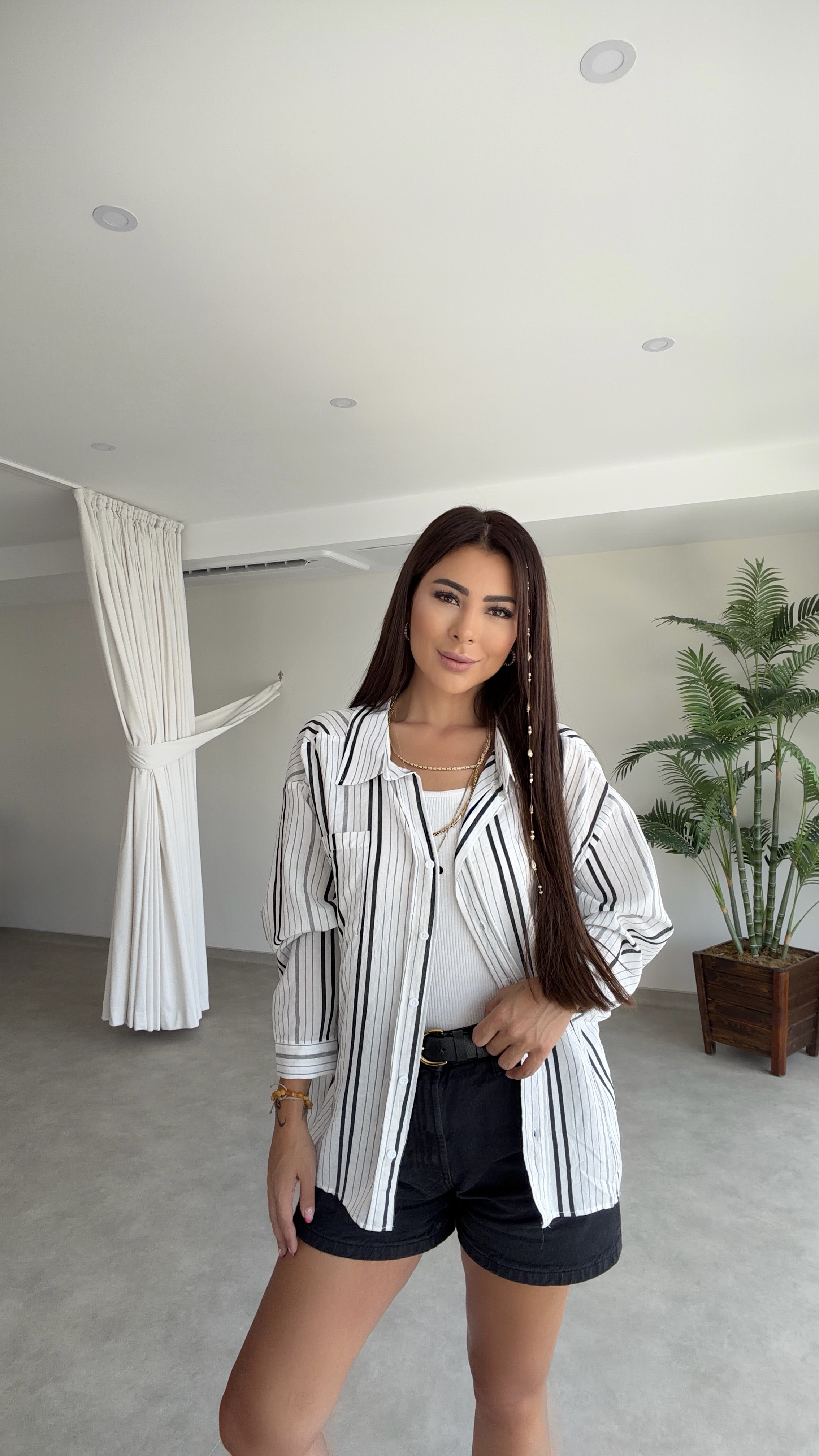 Seva Kadın Çizgili Oversize Beyaz Gömlek