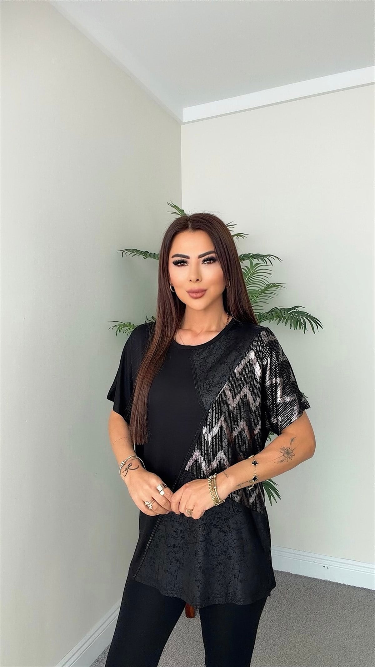 Genza Kadın Varak ve Deri Detaylı Siyah Bluz