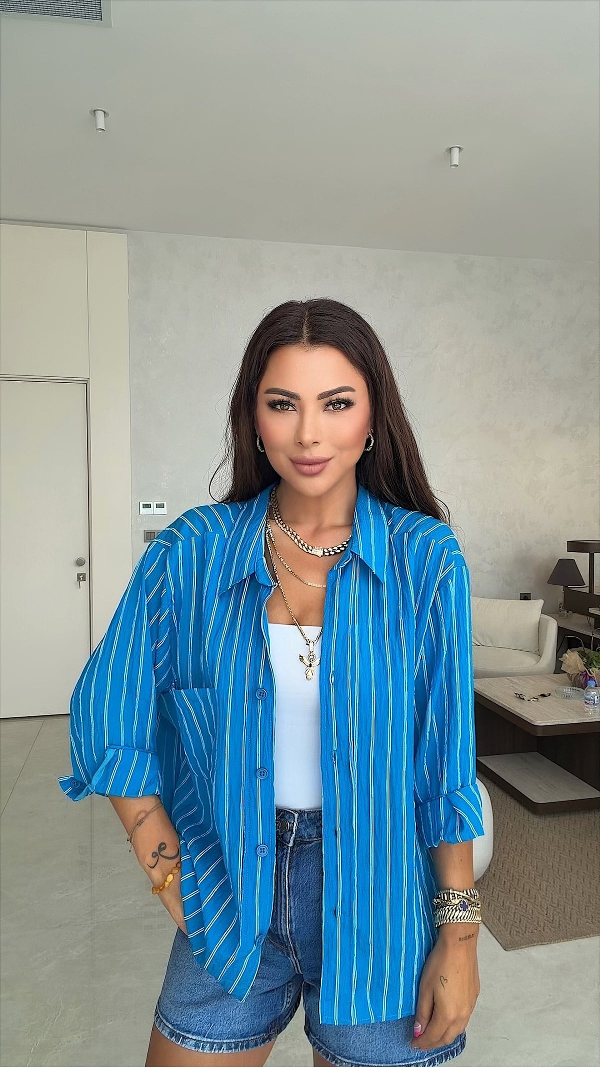 Renra Kadın Oversize Çizgili Mavi Gömlek