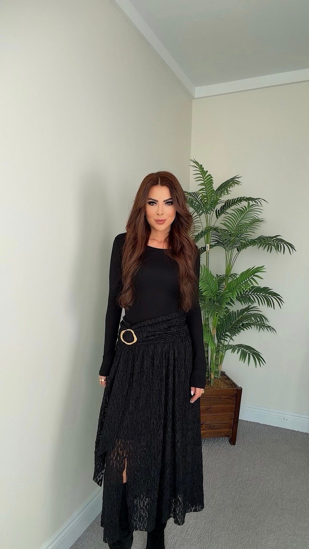 Delmar Kadın Tokalı Dantelli Asimetrik Siyah Etek