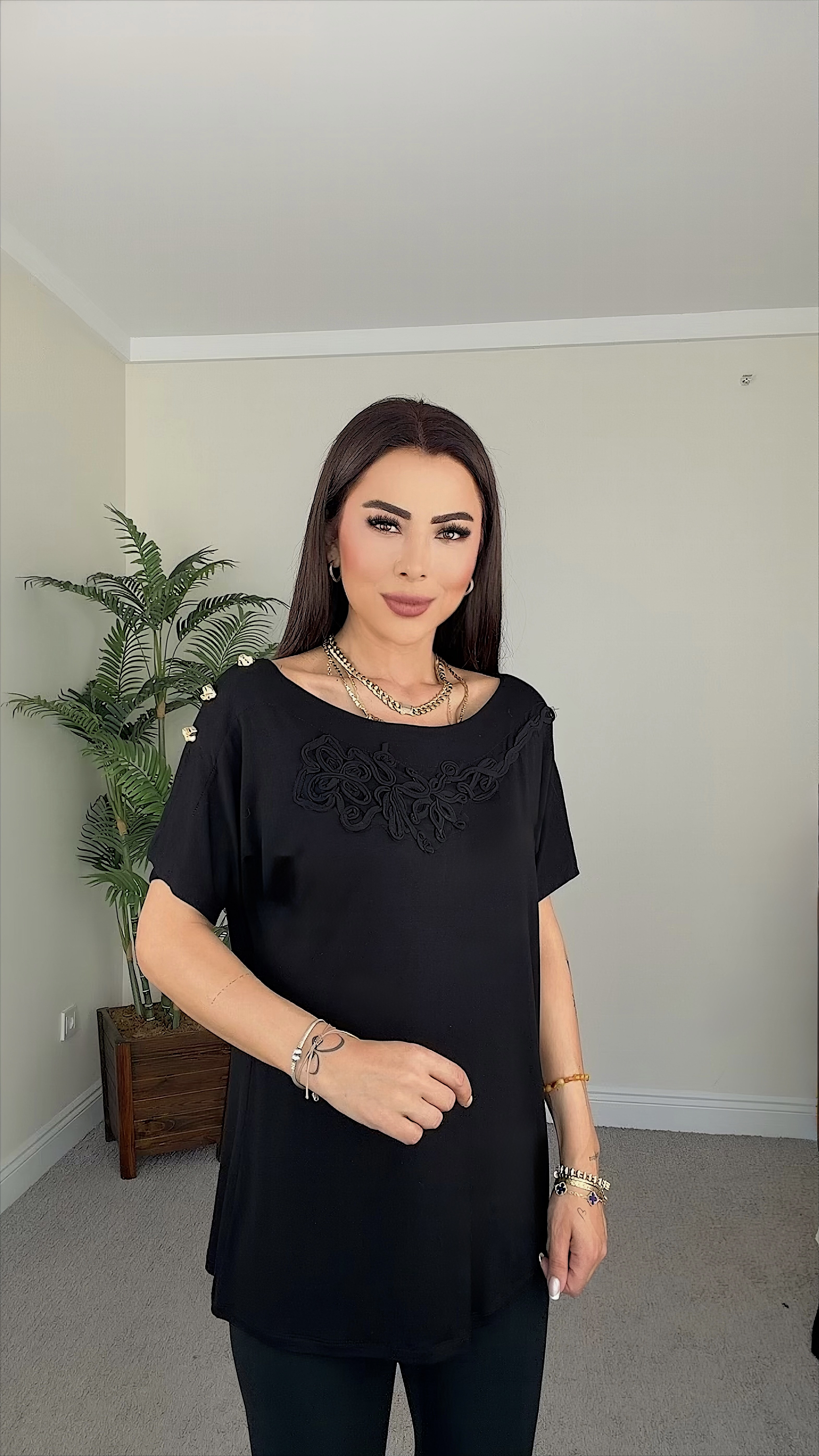 Dives Kadın Yaka Nakış Detaylı Siyah Bluz