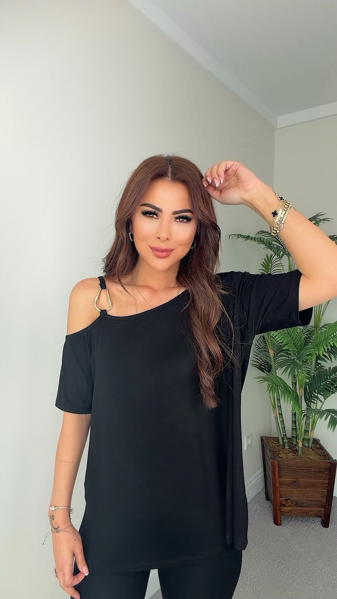 Meran Kadın Toka Detaylı Siyah Bluz