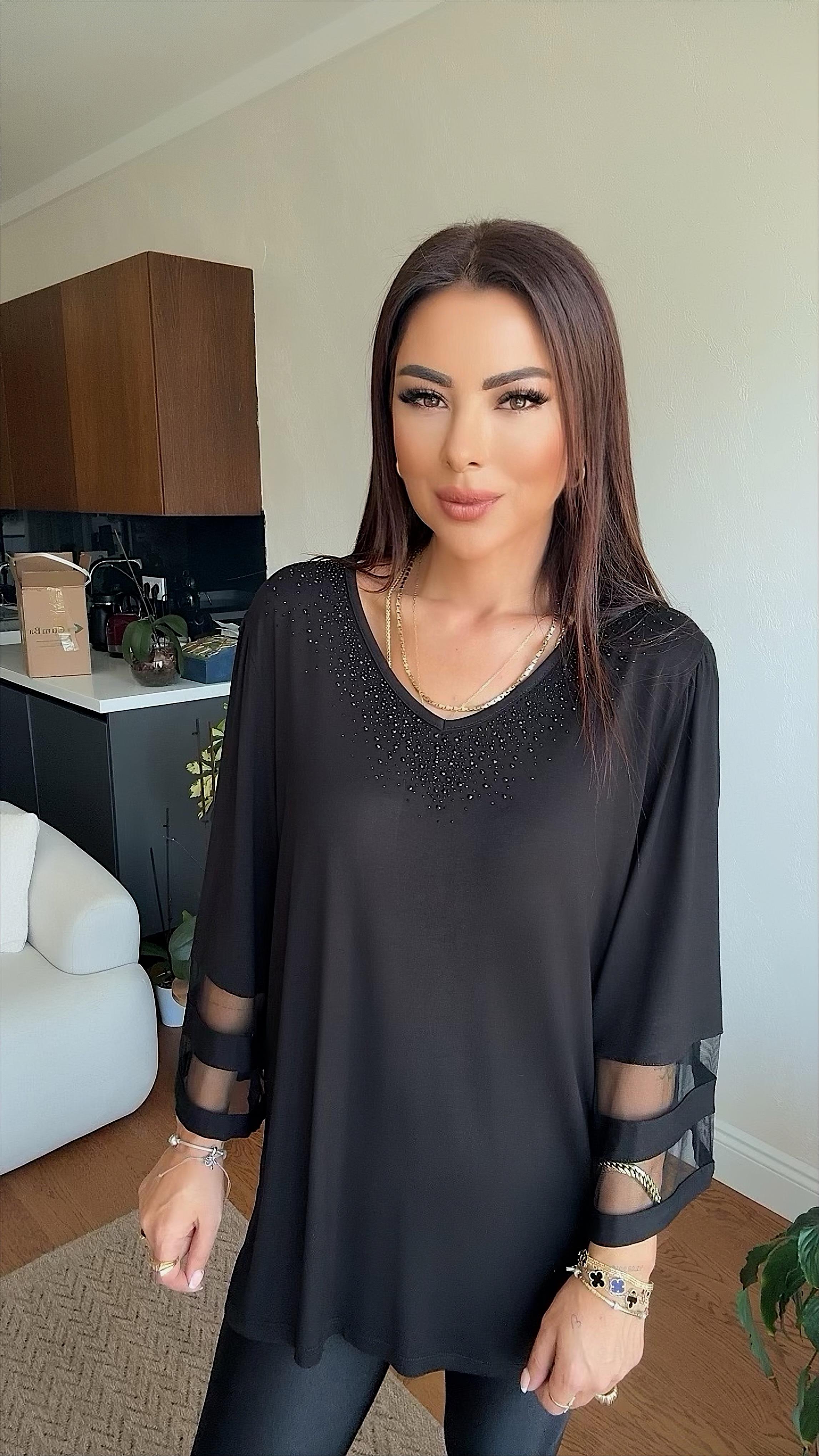 Minas Kadın Yaka Taş Kol Tül Detaylı Siyah Bluz