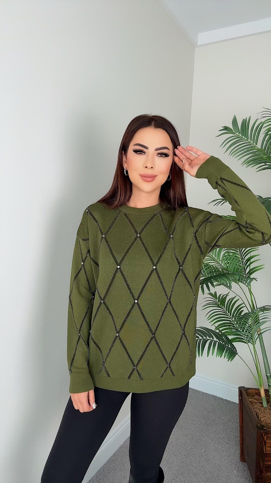 Penny Kadın Desenli ve Taş Detaylı Yeşil Triko