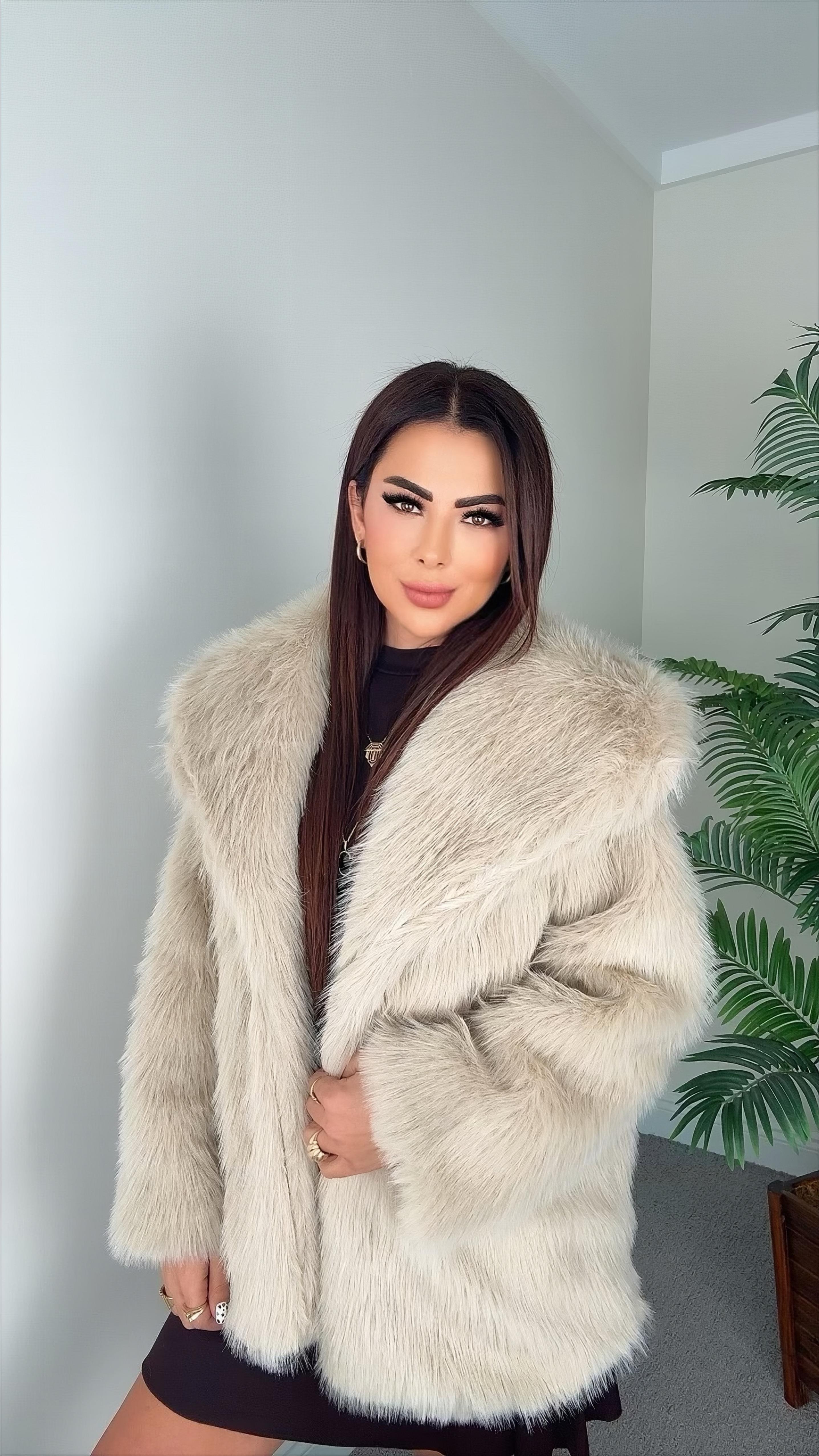 Veronica Kadın Geniş Yaka Bej Kürk