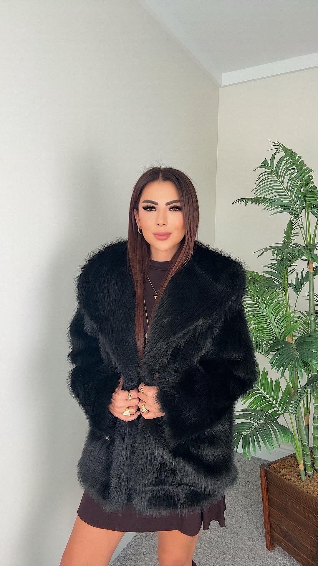 Veronica Kadın Geniş Yaka Siyah Kürk