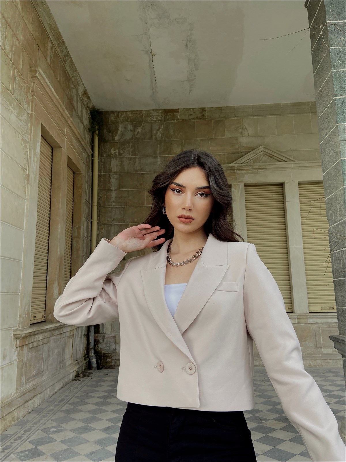 Kadın İki Düğmeli Kısa Blazer Crop Ceket-Bej (1220) - Valeria Vilson