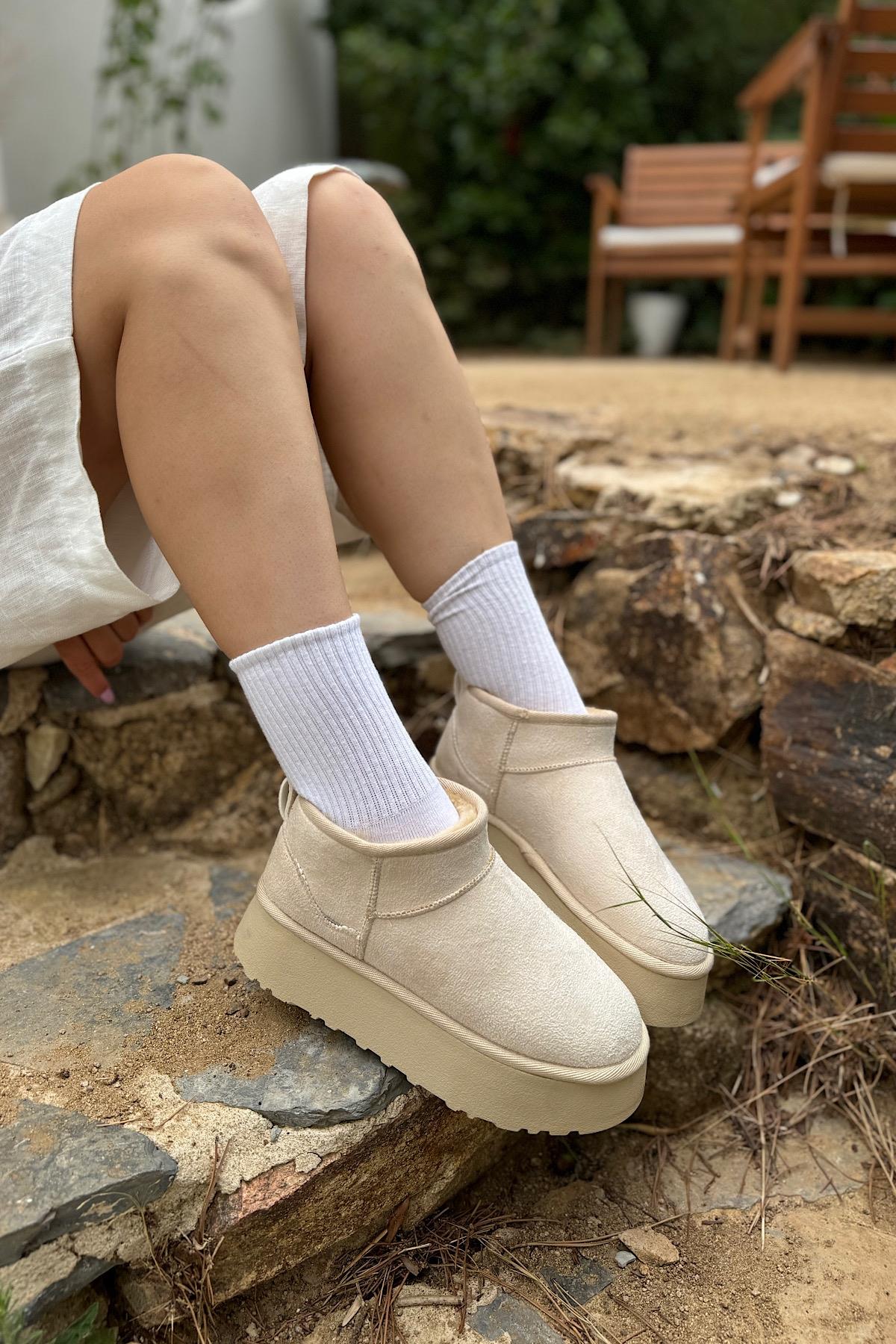 Abril Bej Süet Kalın Tabanlı İçi Kürk Detaylı Kadın Bot