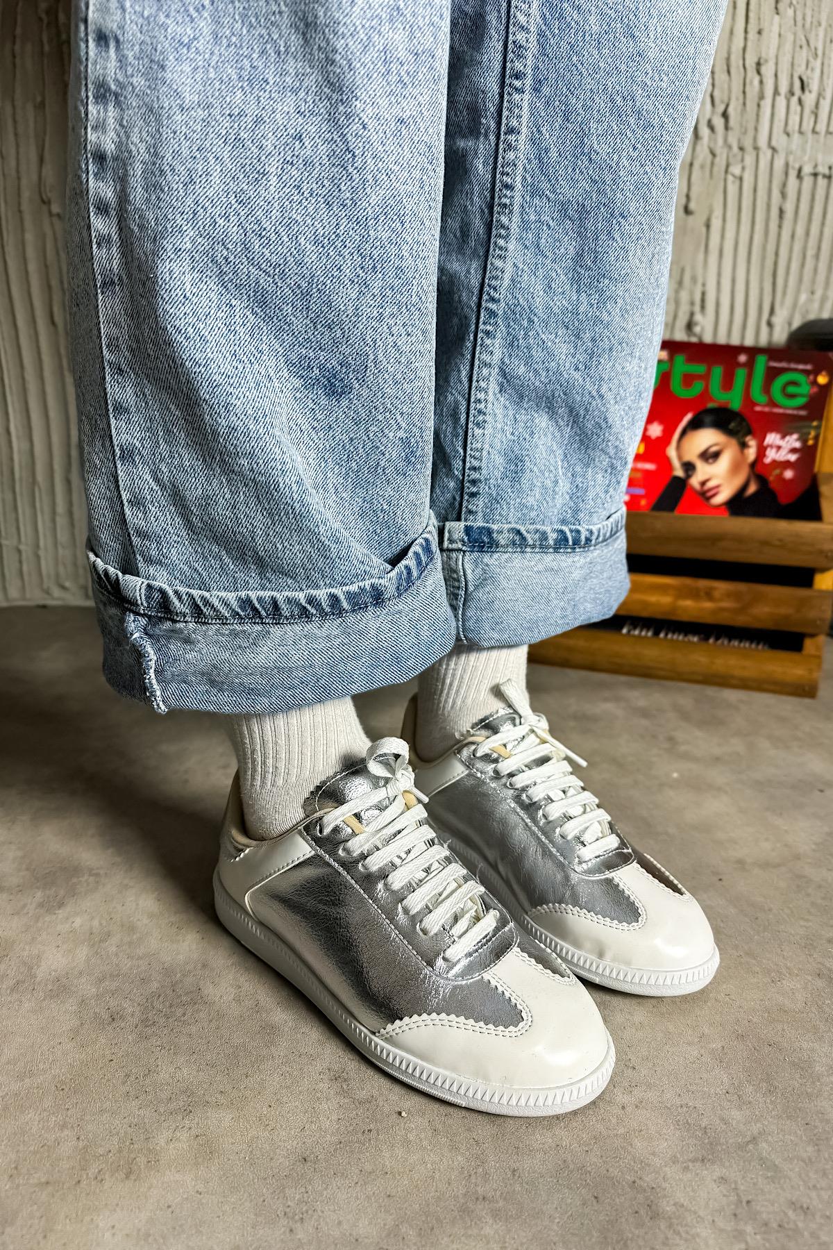Araz Gümüş Cilt Süet Detaylı Kadın Sneakers
