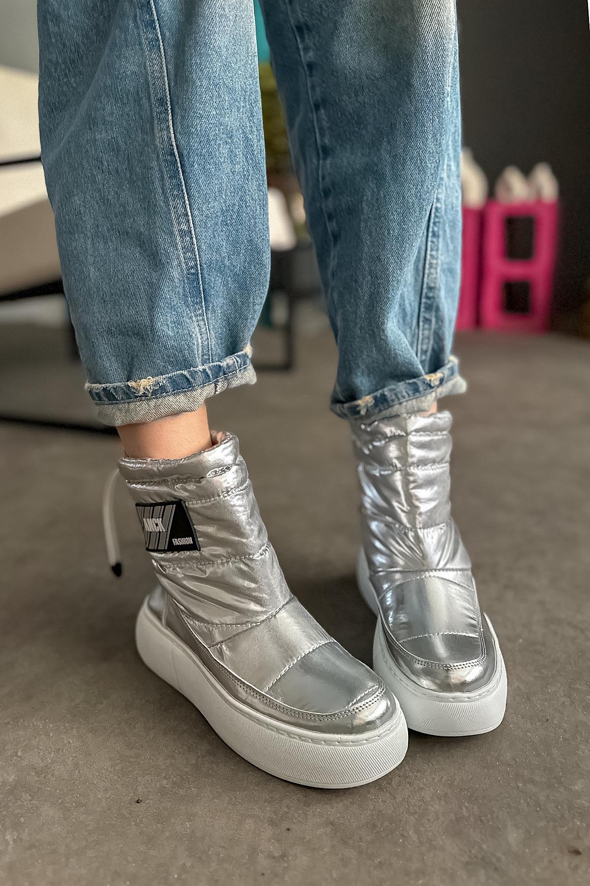 Arow Gümüş Etiket Detaylı Kadın Bot