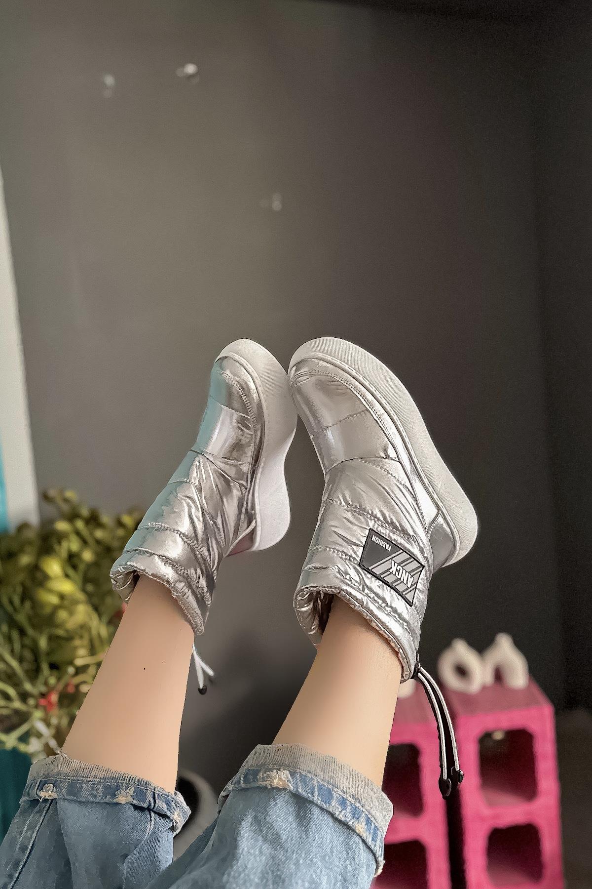 Arow Gümüş Etiket Detaylı Kadın Bot