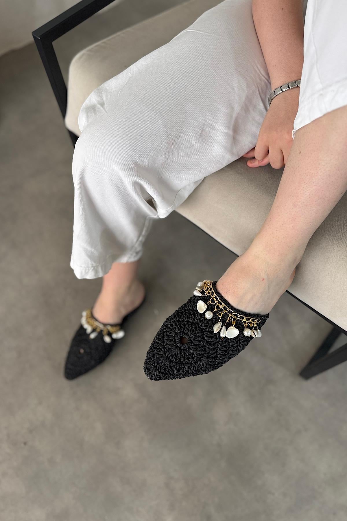 Clon Siyah Hasır Örgü Deniz Kabuk Detaylı Kadın Terlik