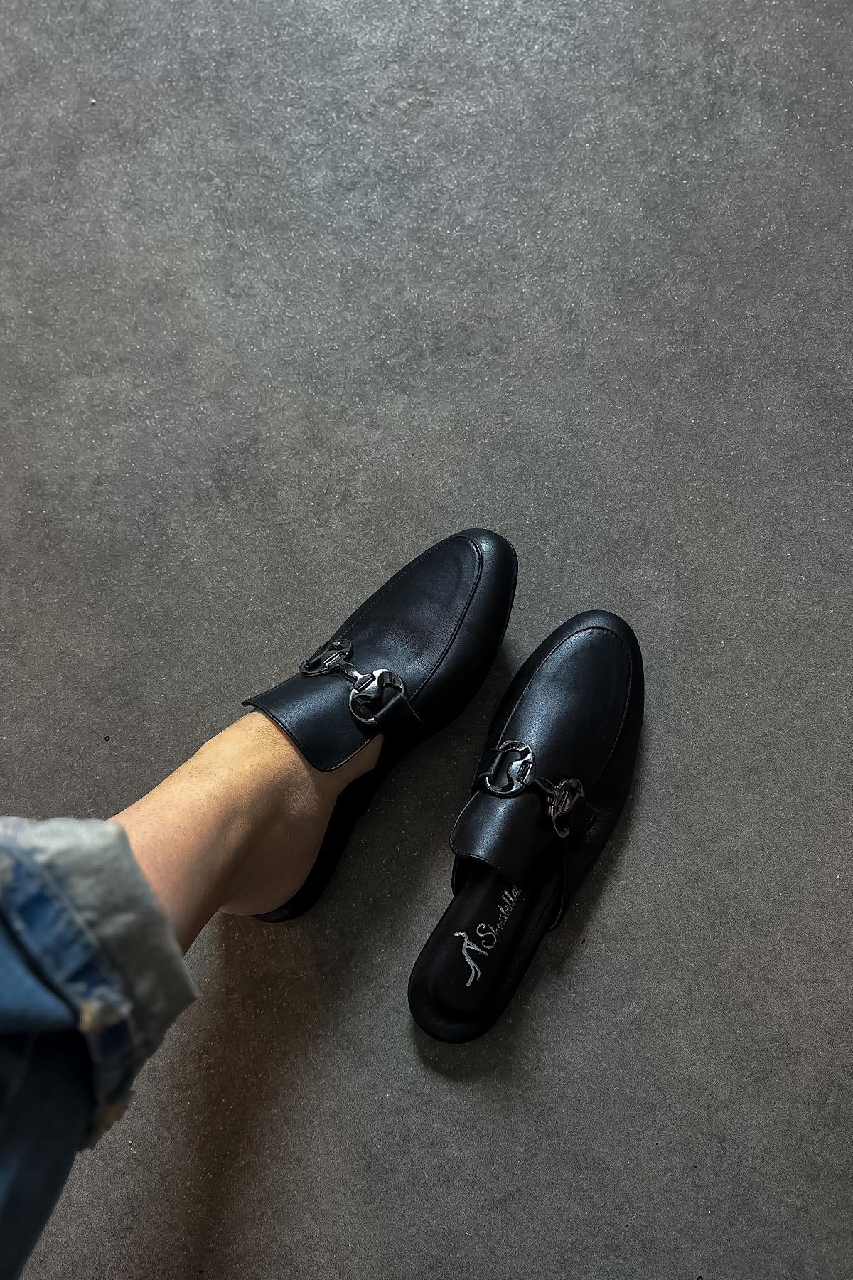 Estelya Siyah Deri Tokalı Kadın Terlik