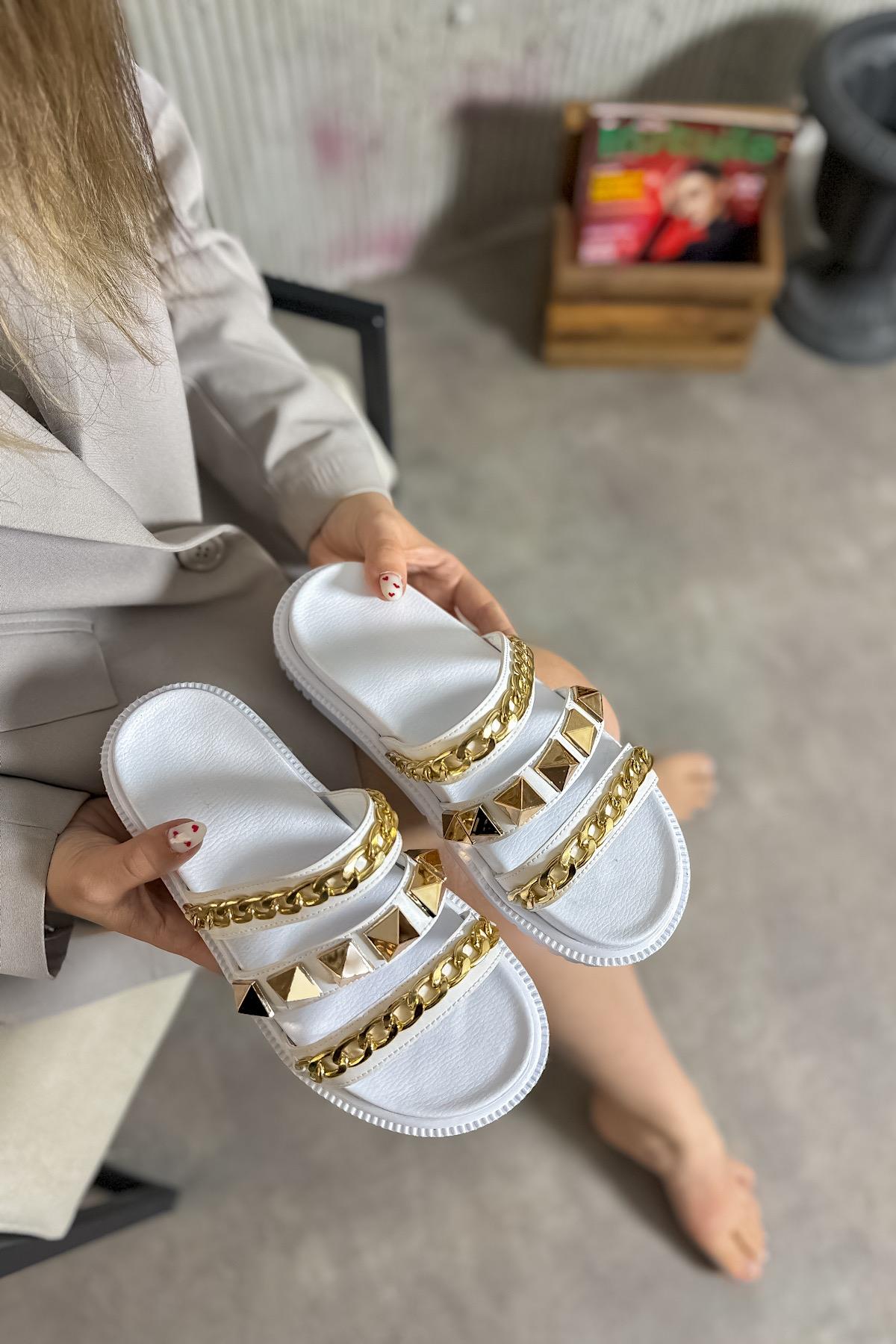 Fera Beyaz Üç Bantlı Zincir Detaylı Kadın Terlik