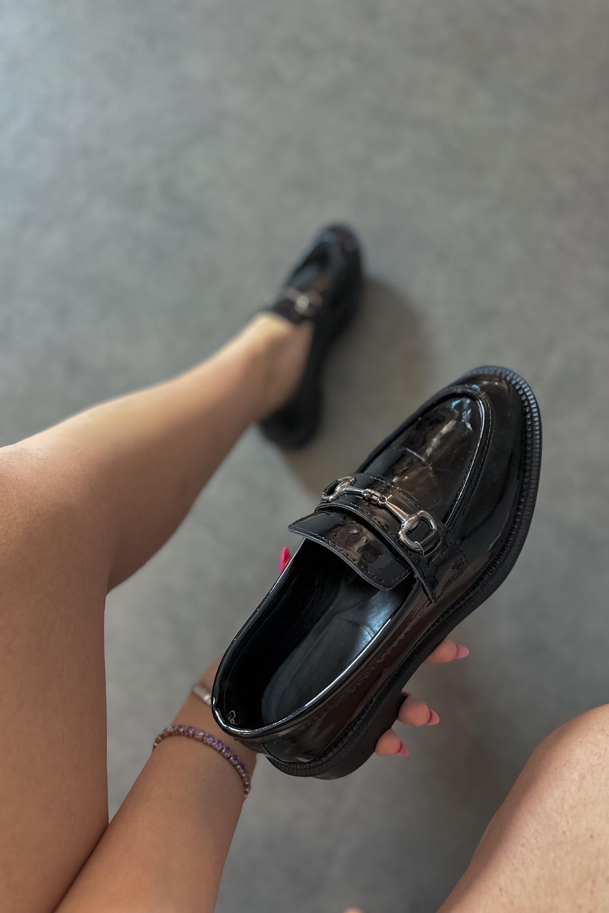 Forza Sıyah Rugan Tokalı Kadın Loafer Ayakkabı