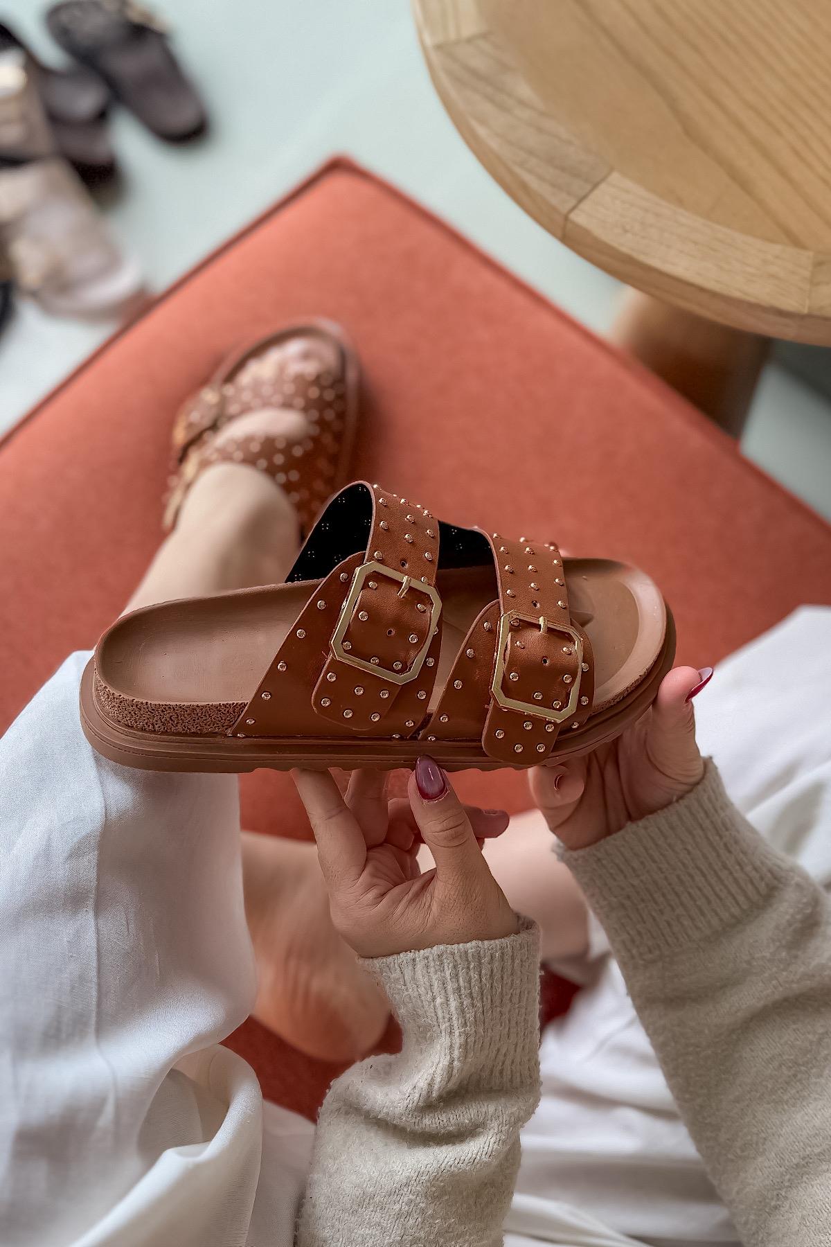 Gale Taba Çift Tokalı Pim Detaylı Kadın Topuklu Terlik