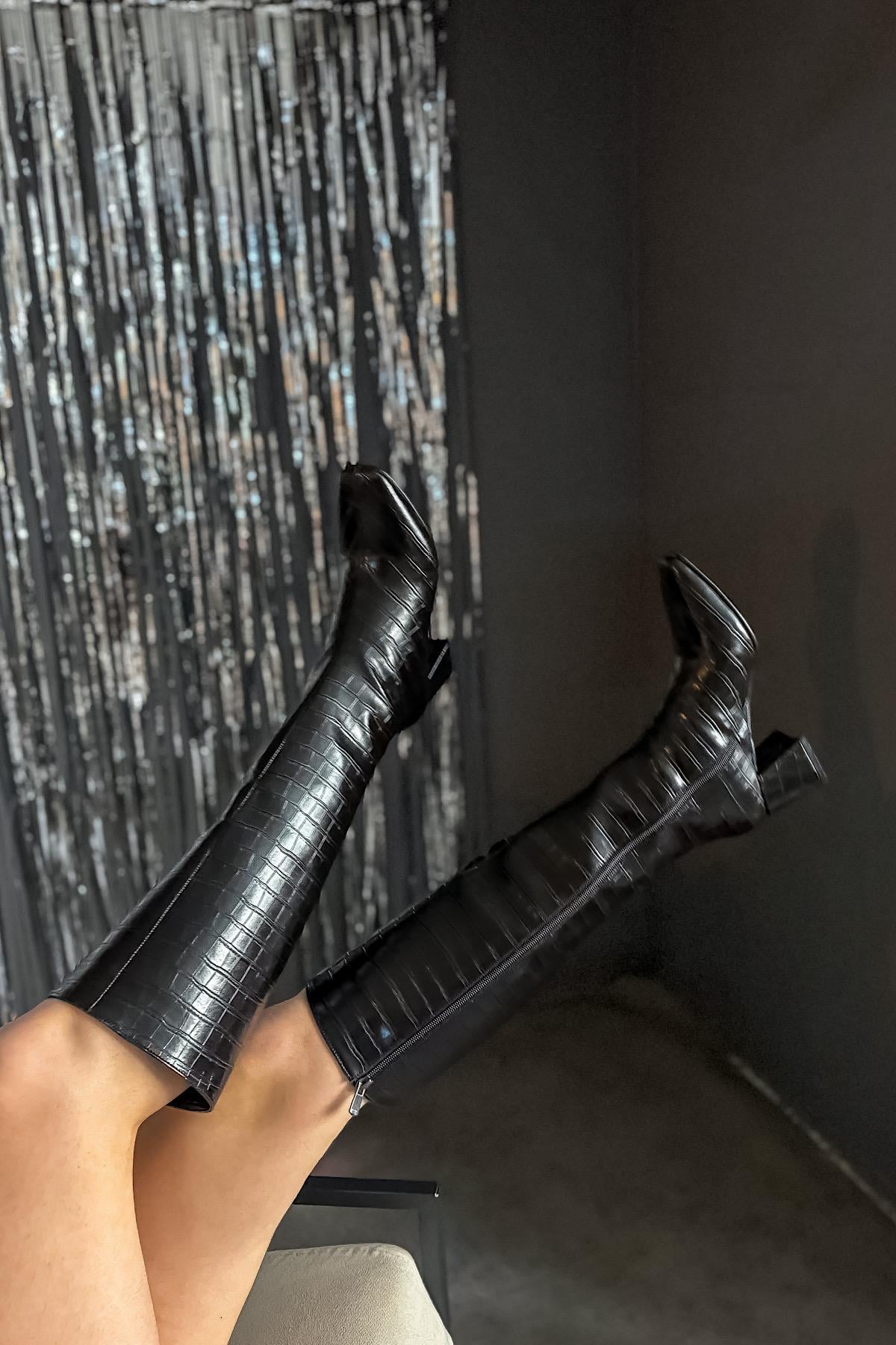 Jadire Siyah Kroko Rugan Küt Burun Kadın Çizme