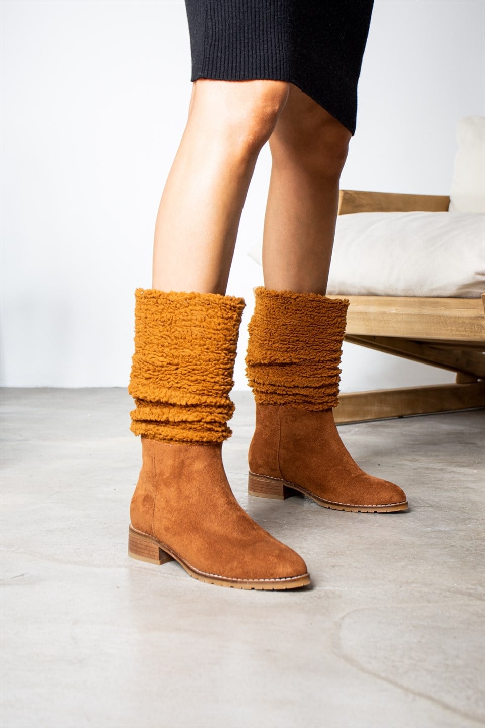 Kaila Taba Süet Kürklü Kadın Bot