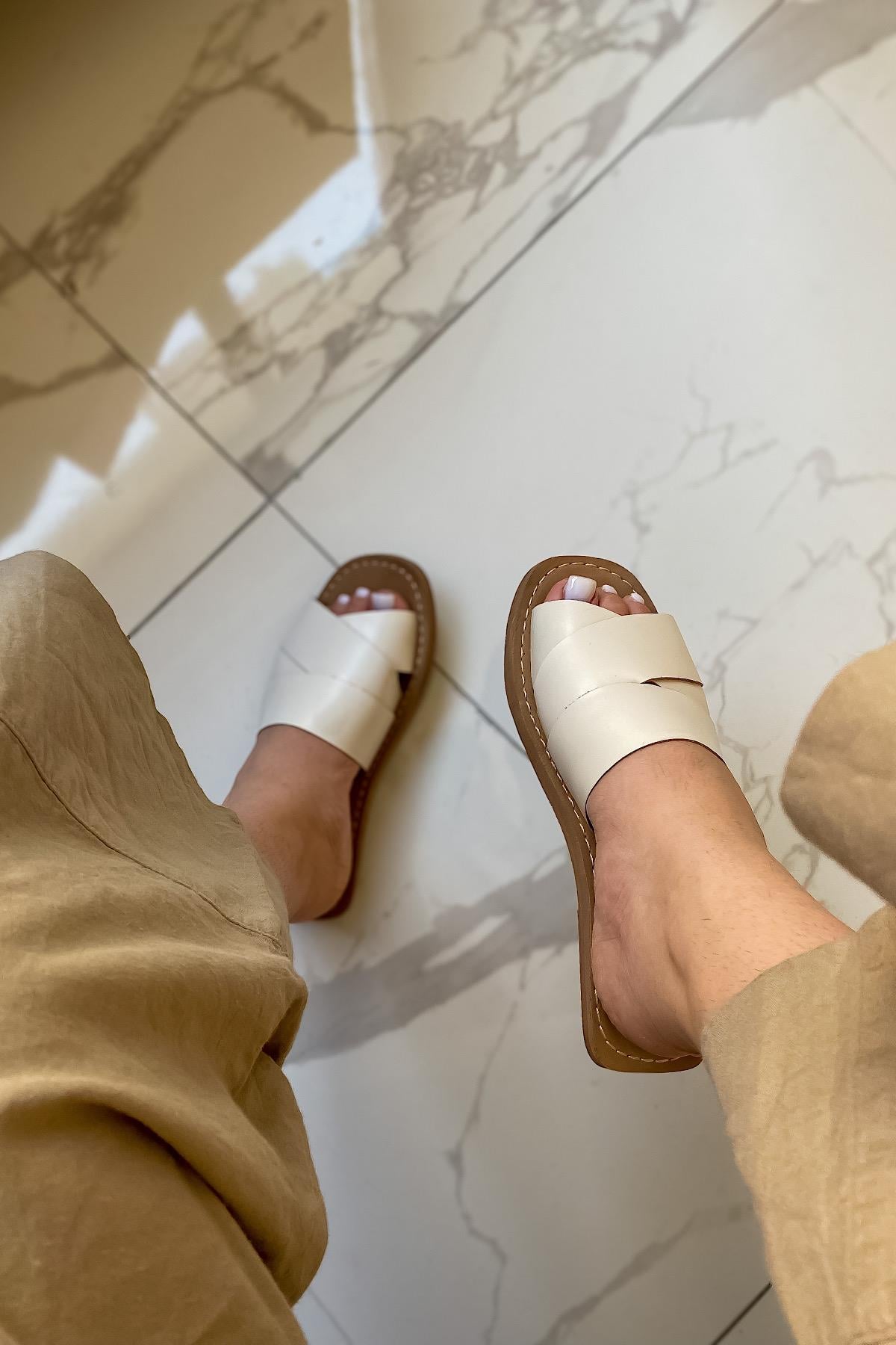 Malli Bej Deri Çapraz Kadın Terlik