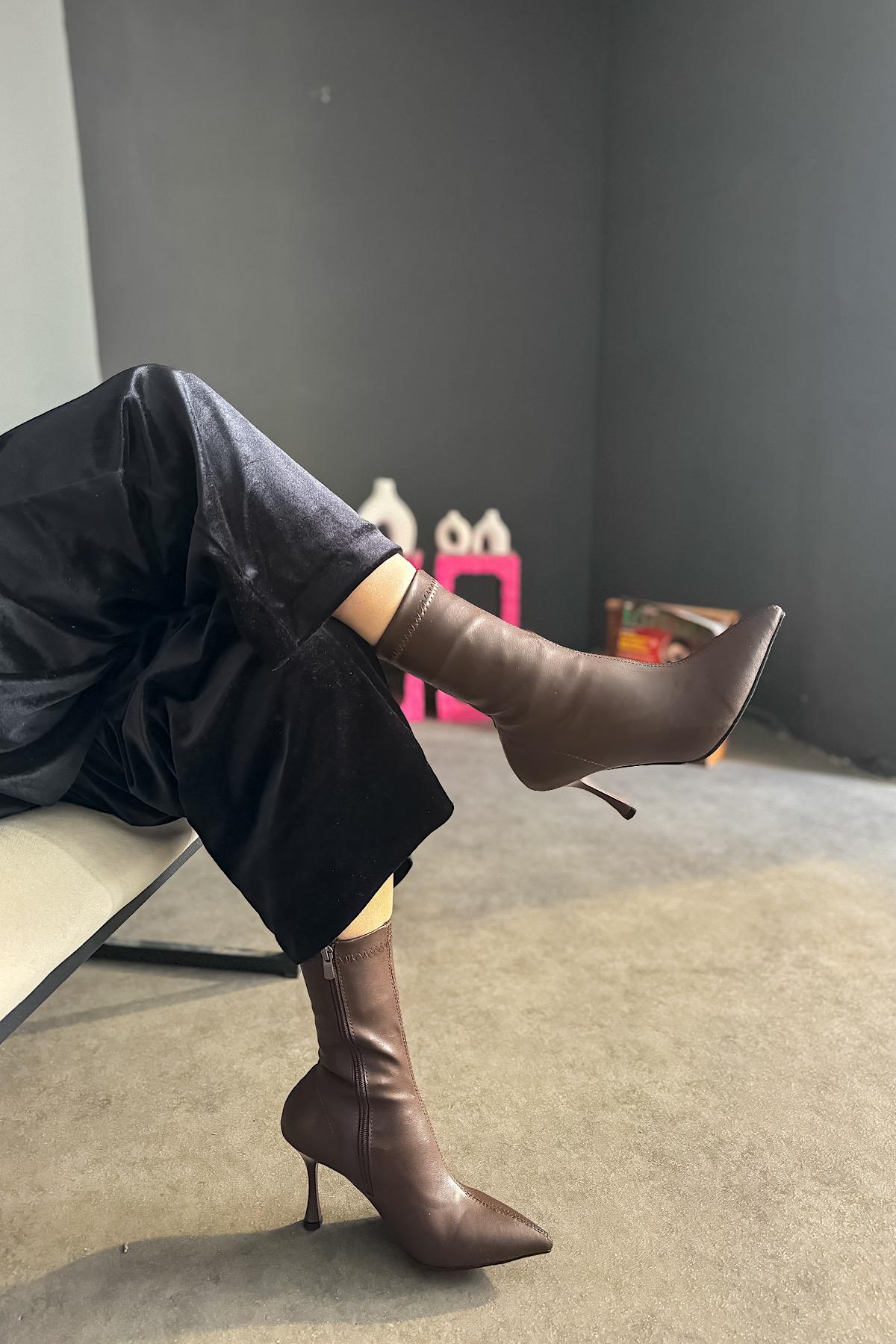 Mesia Acı Kahve Cilt Streç Fermuarlı Kadın Topuklu Bot