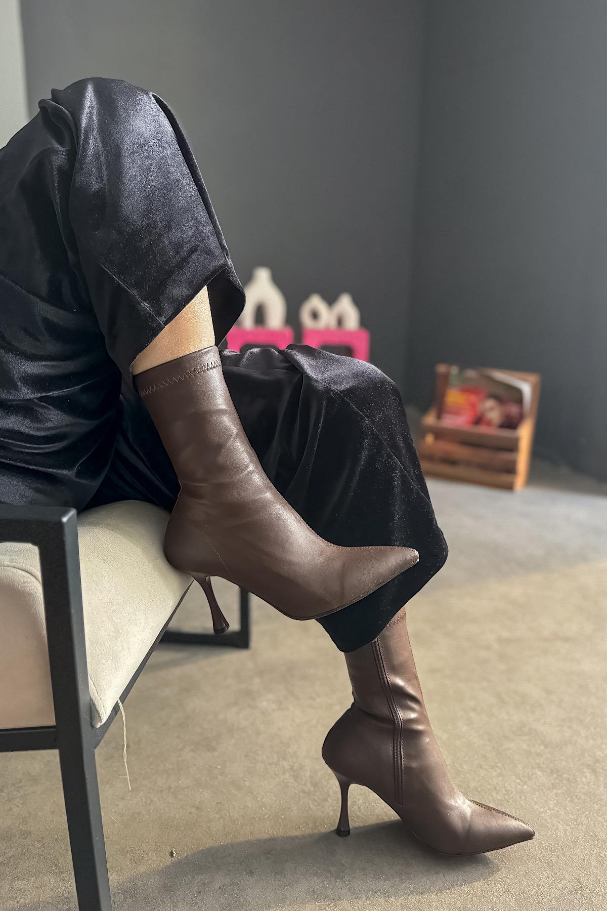 Mesia Acı Kahve Cilt Streç Fermuarlı Kadın Topuklu Bot