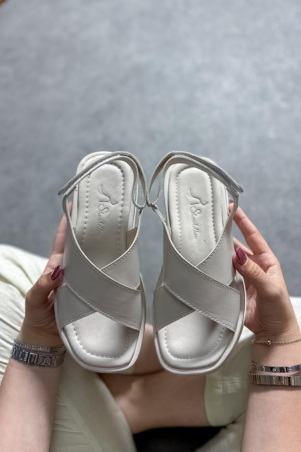 Pami Bej Çapraz Detaylı Kadın Sandalet