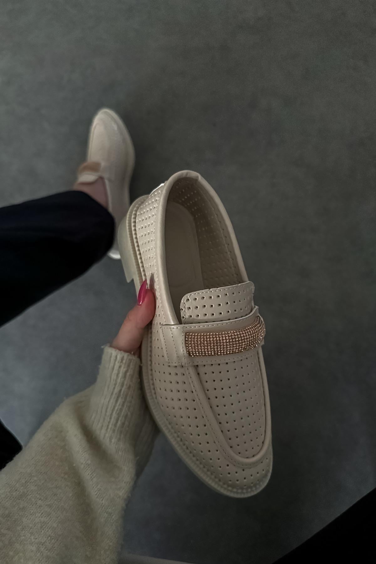 Pensa Bej Cılt Delık Detaylı Taşlı Kadın Loafer Ayakkabı