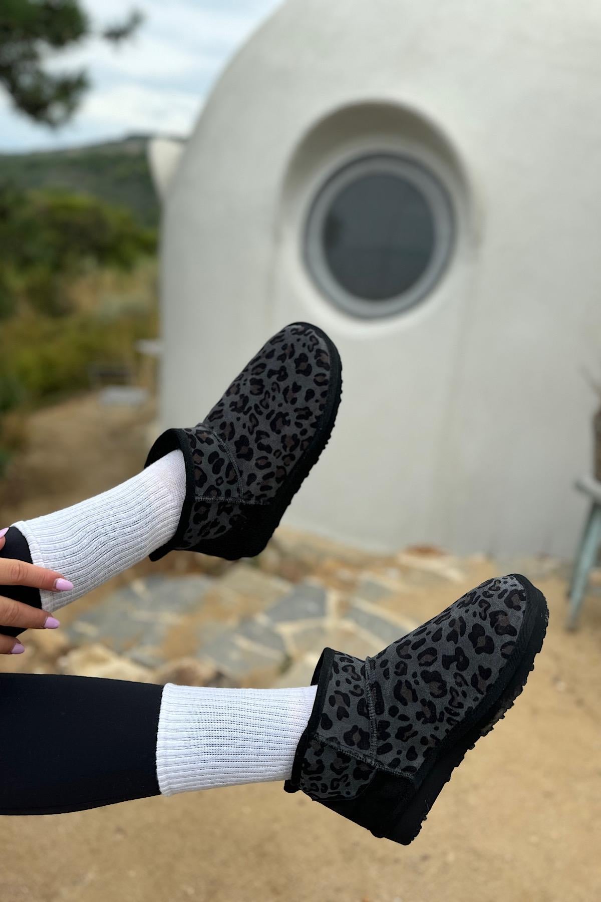 Prag Siyah Hakiki Deri Kürklü Kadın Bot