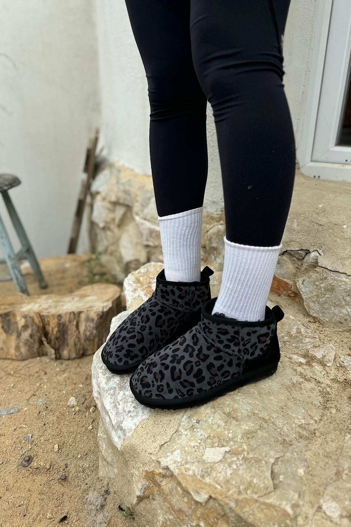 Prag Siyah Hakiki Deri Kürklü Kadın Bot