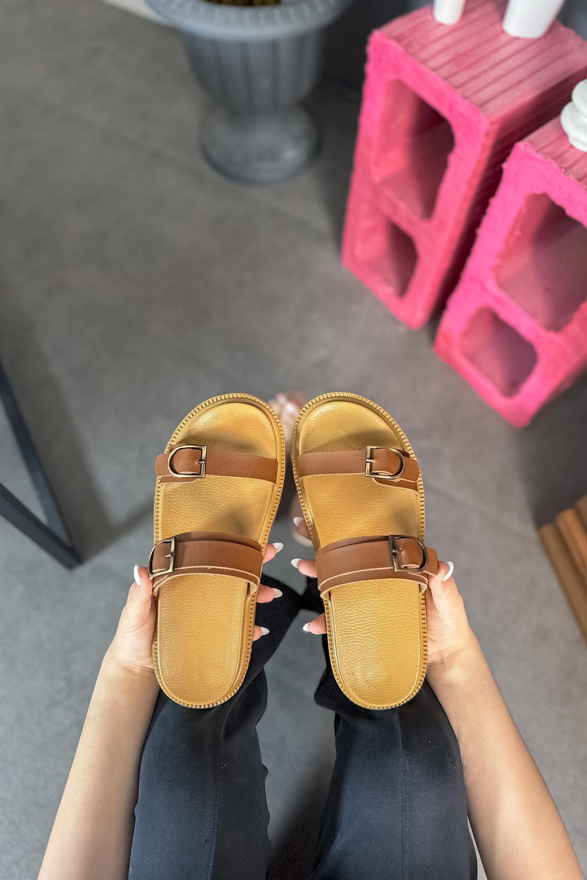 Ryan Taba Cilt İki Toka Detaylı Kadın Terlik