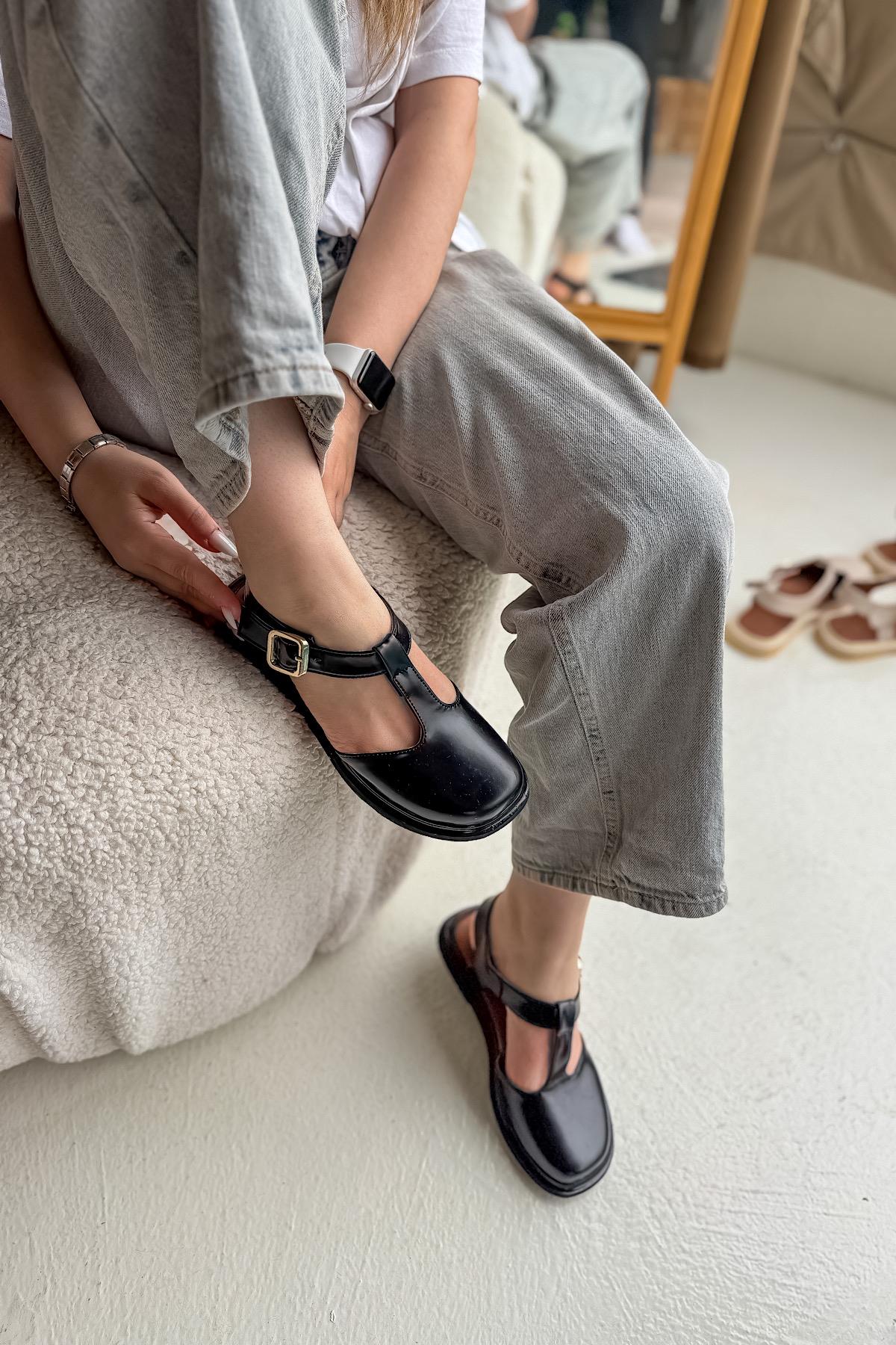 Tima Siyah Küt Burun Detaylı Kadın Babet