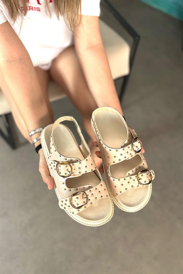 Alfred Bej Çift Toka Detaylı Pimli Kadın Sandalet