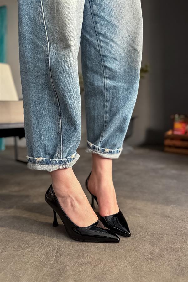 Alte Siyah Rugan Topuklu Kadın Ayakkabı