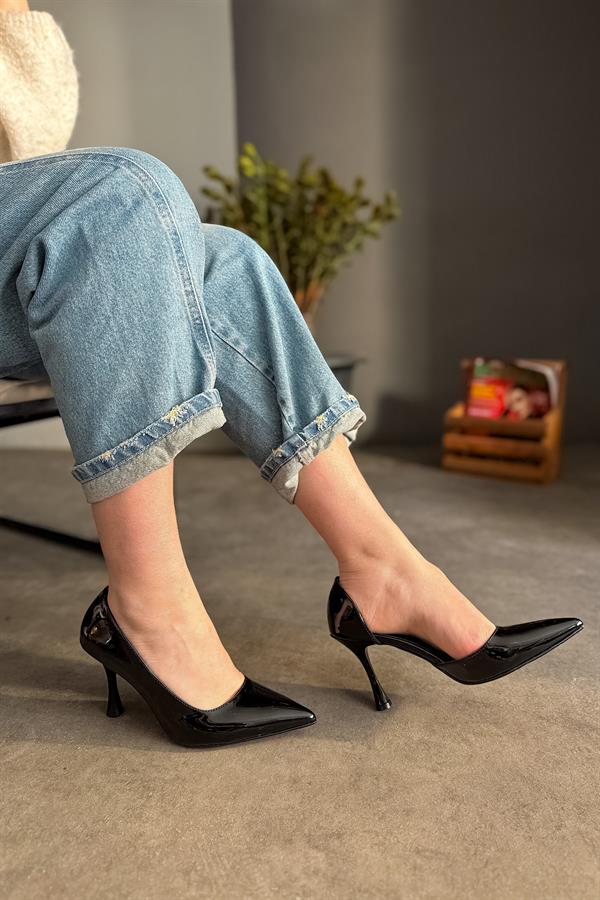 Alte Siyah Rugan Topuklu Kadın Ayakkabı