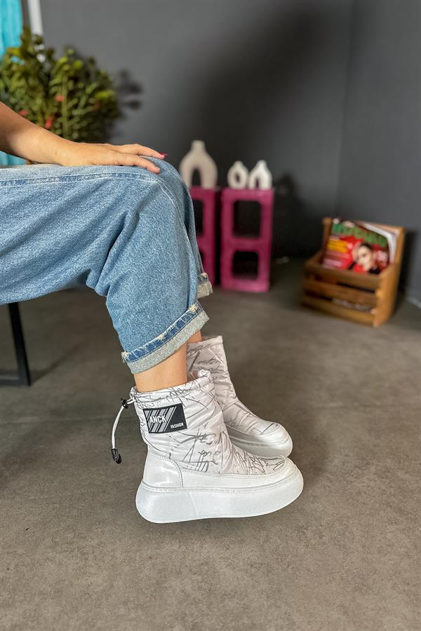 Arow Beyaz Etiket Detaylı Kadın Bot