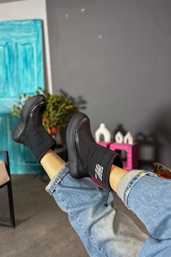 Arow Siyah Etiket Detaylı Kadın Bot