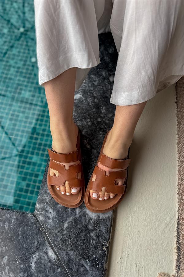 Arthur Taba Cilt Cırt Detaylı Kadın Terlik