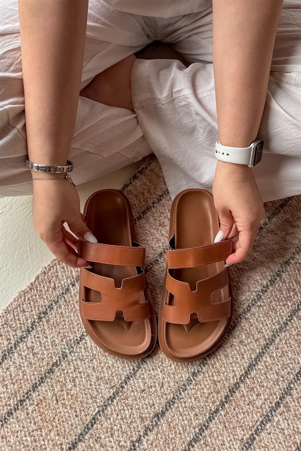 Arthur Taba Cilt Cırt Detaylı Kadın Terlik