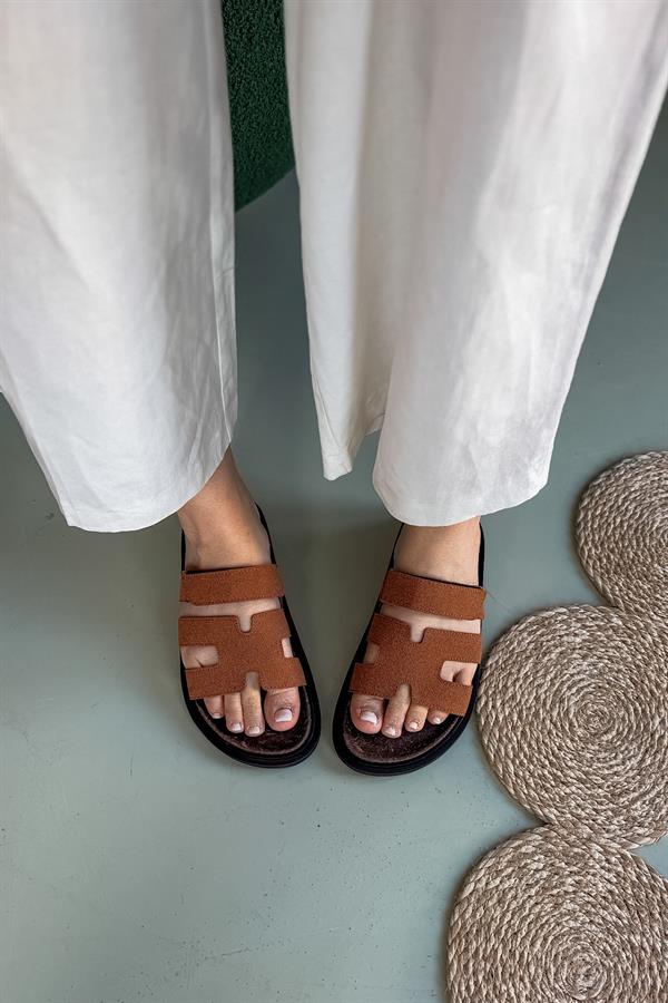 Arthur Taba Cırt Detaylı Kadın Terlik