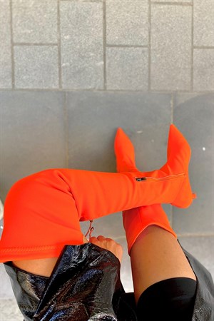 Belenda Turuncu Mat Streç Diz Üstü Kadın Topuklu Çizme